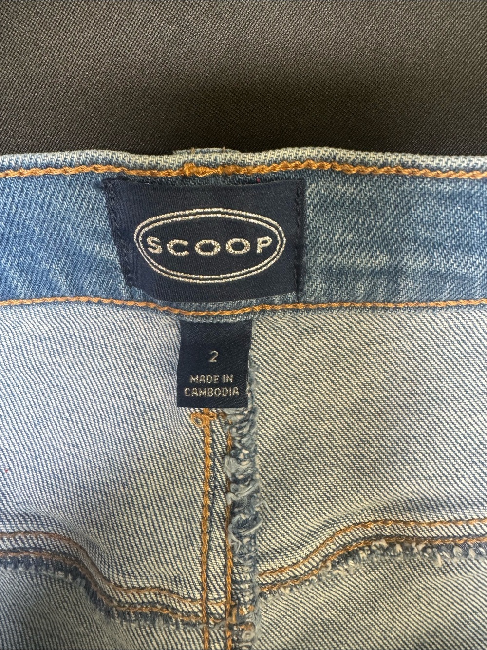 Relaxed Two-Tone Women's Barrel Jeans - Picture 4 of 5